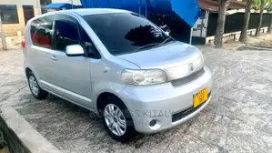 Toyota Porte 2005 Silver