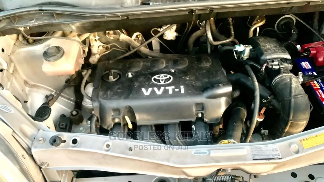 Toyota Porte 2005 Silver
