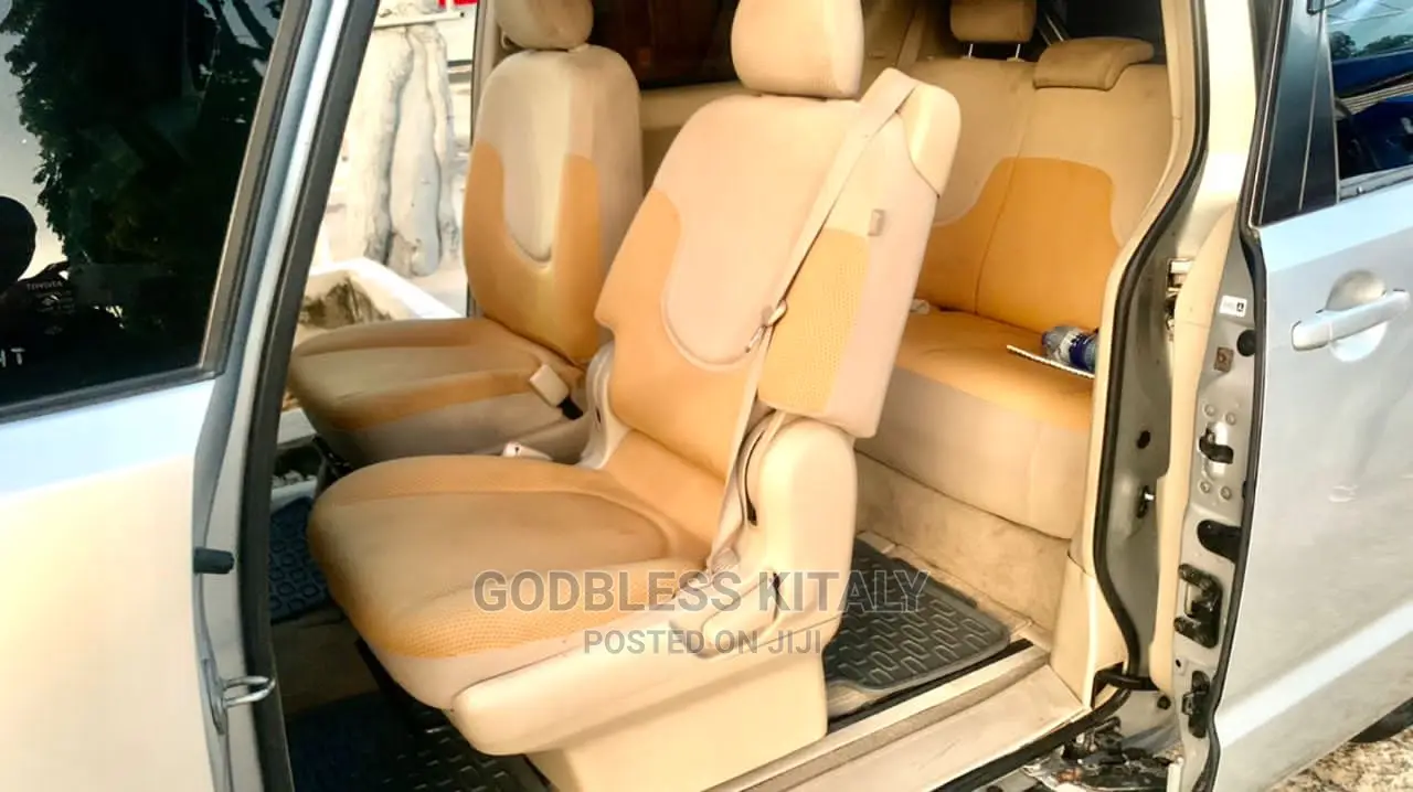 Toyota Porte 2005 Silver