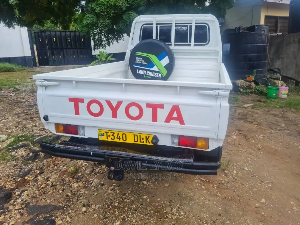 Toyota Land Cruiser 2008 White