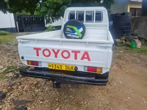 Toyota Land Cruiser 2008 White