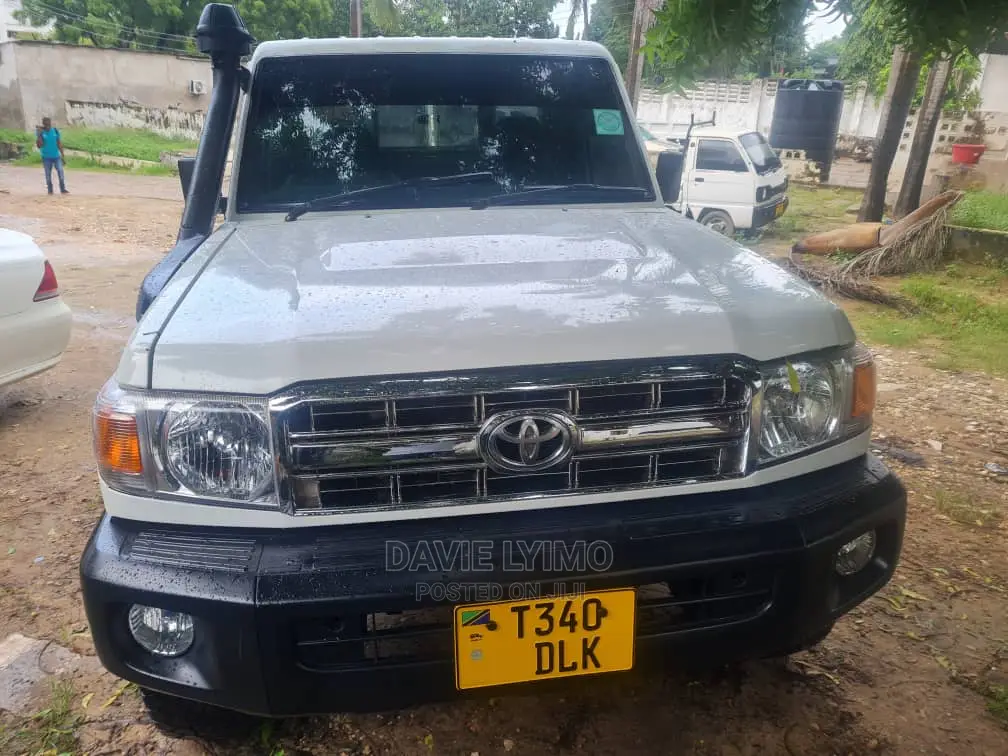 Toyota Land Cruiser 2008 White