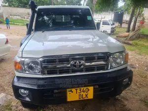 Toyota Land Cruiser 2008 White