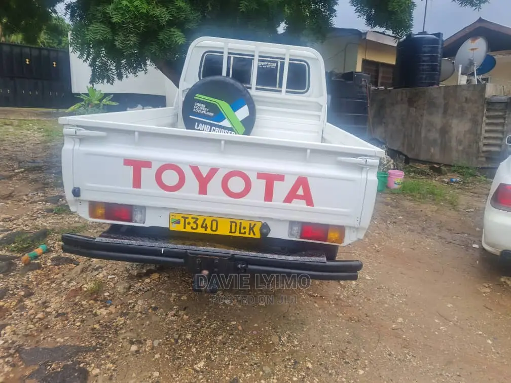 Toyota Land Cruiser 2008 White