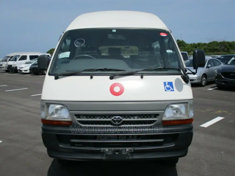 Toyota HiAce 2004 White