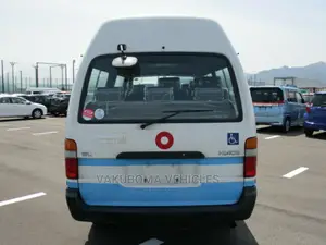 Toyota HiAce 2004 White