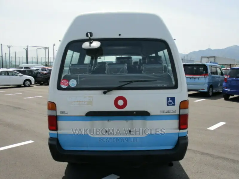 Toyota HiAce 2004 White