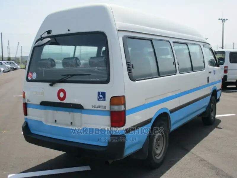 Toyota HiAce 2004 White