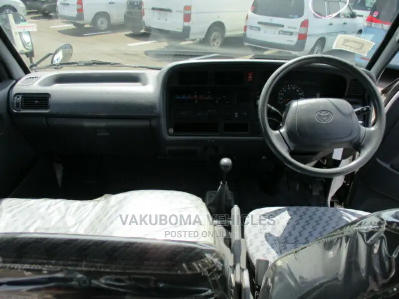Toyota HiAce 2004 White