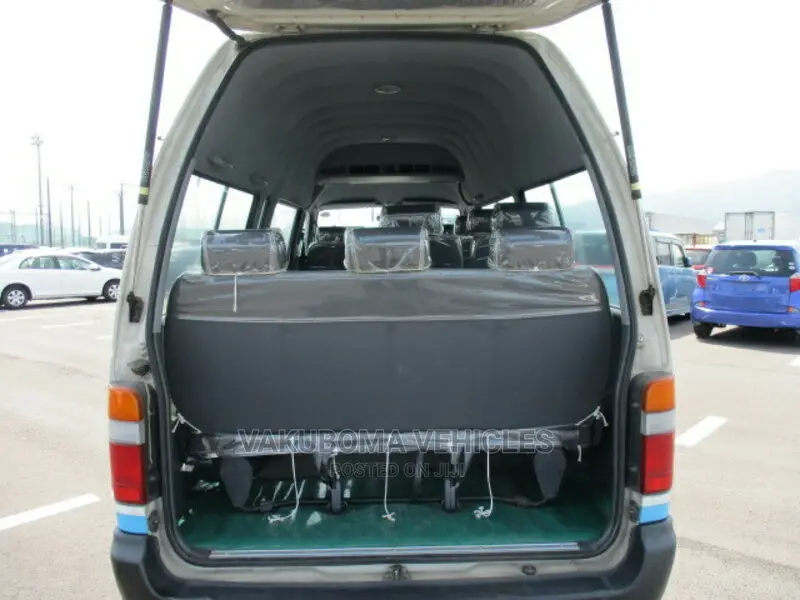 Toyota HiAce 2004 White