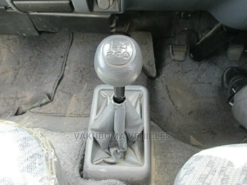 Toyota HiAce 2004 White