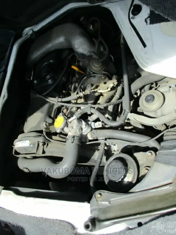 Toyota HiAce 2004 White