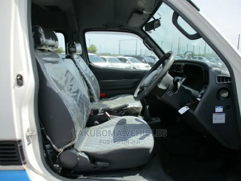 Toyota HiAce 2004 White