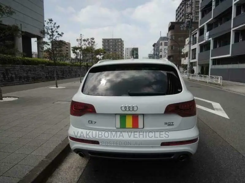 Audi Q7 2012 Pearl