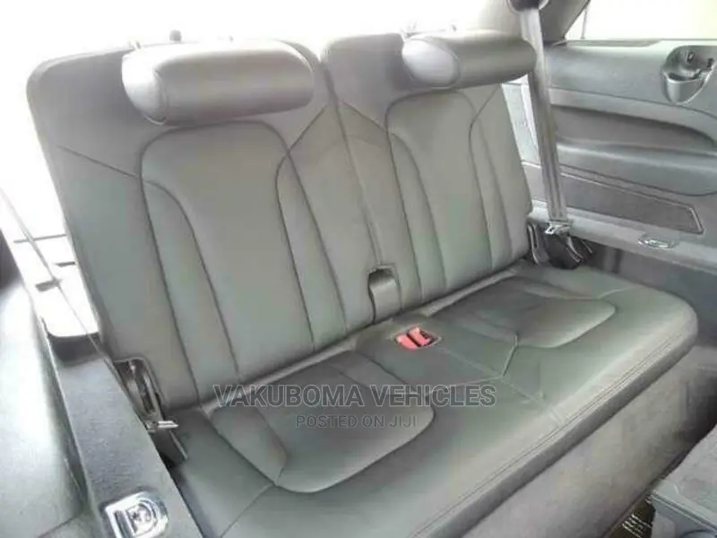 Audi Q7 2012 Pearl