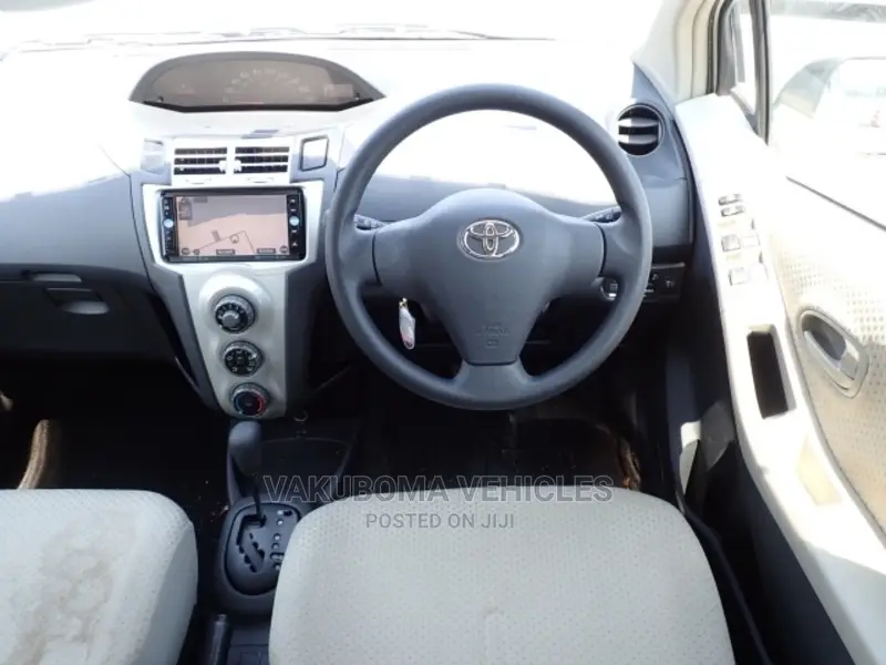 Toyota Vitz 2006 White