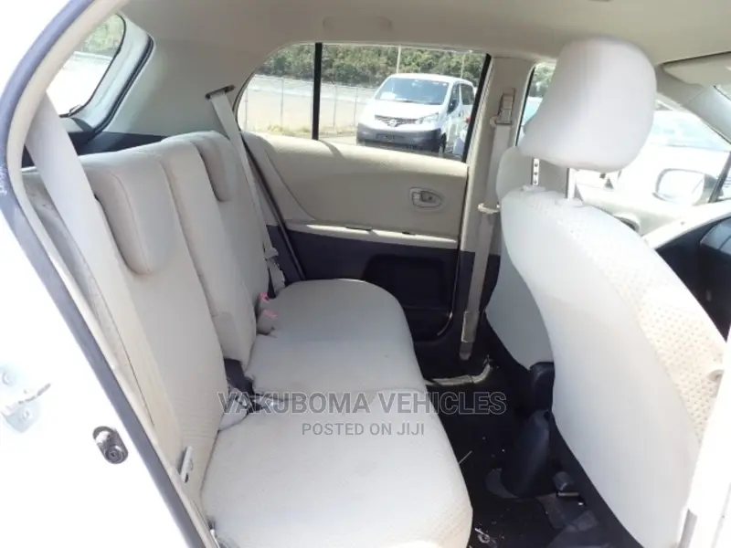 Toyota Vitz 2006 White