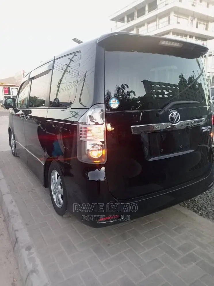 Toyota Noah 2007 Black