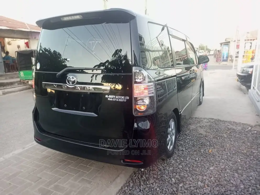 Toyota Noah 2007 Black