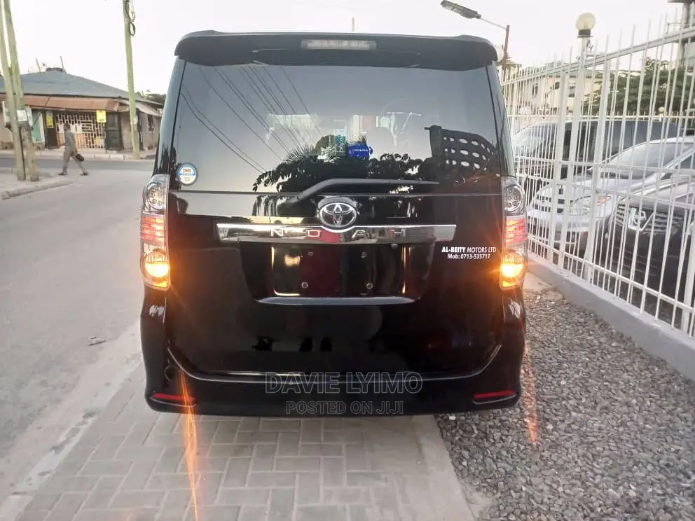 Toyota Noah 2007 Black