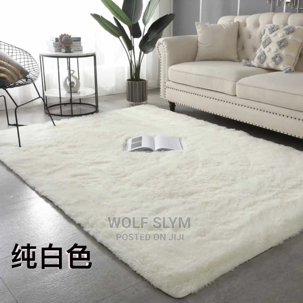 Feather Capet