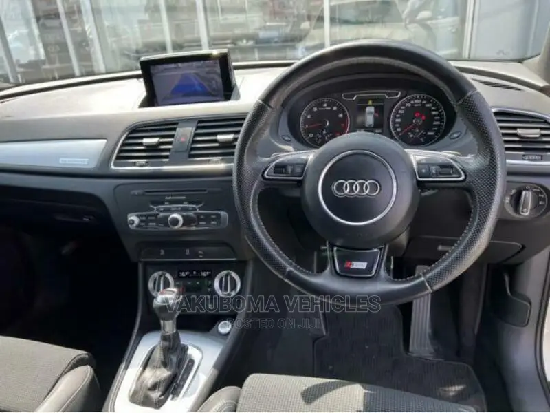 Audi Q3 2013 Pearl