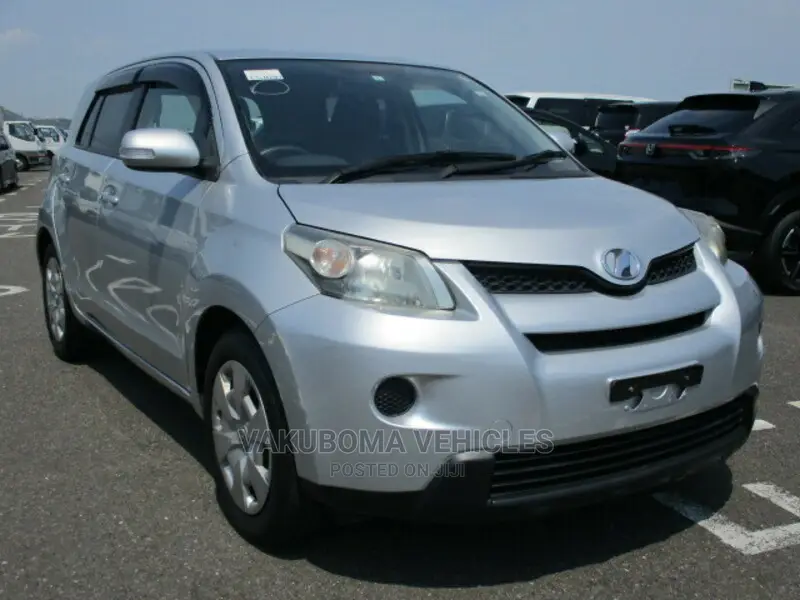 Toyota IST 2009 Silver