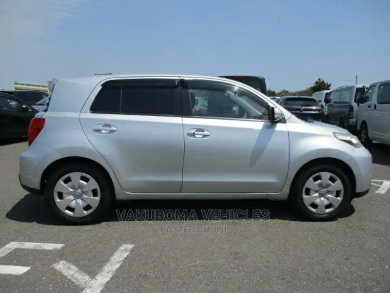 Toyota IST 2009 Silver