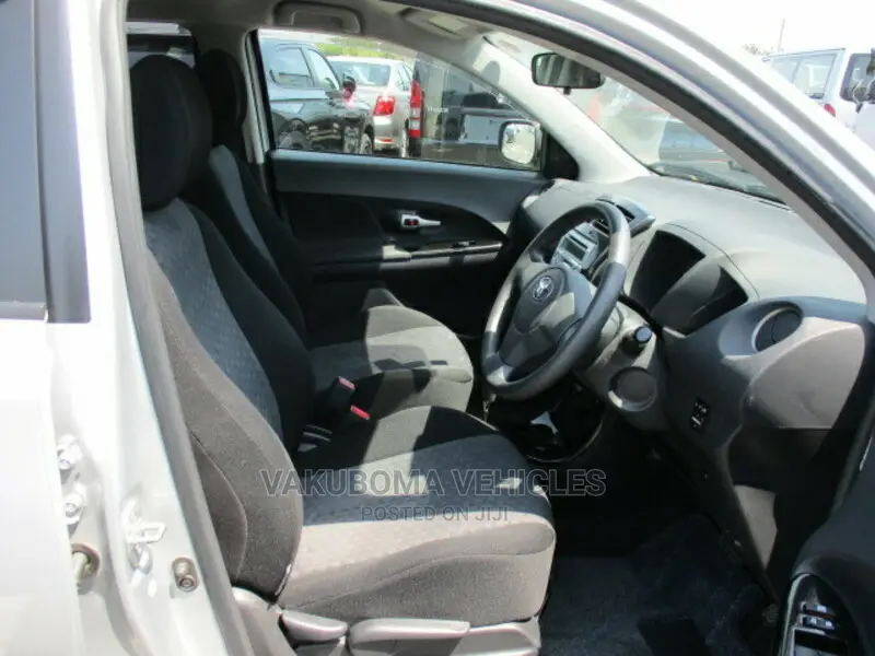 Toyota IST 2009 Silver