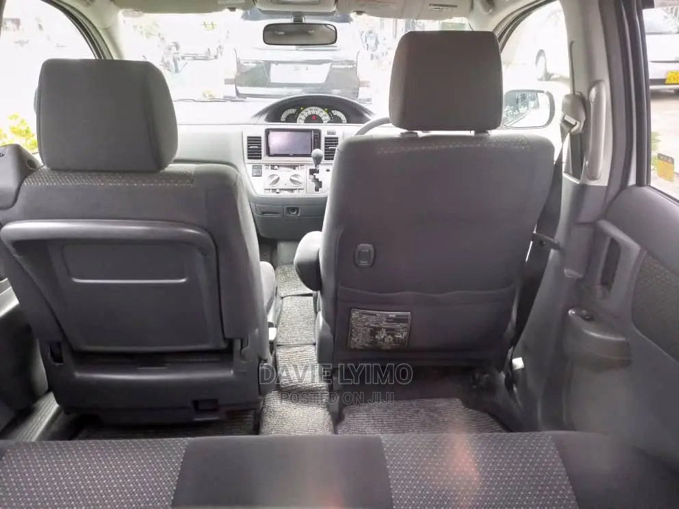 Toyota Raum 2007 Silver
