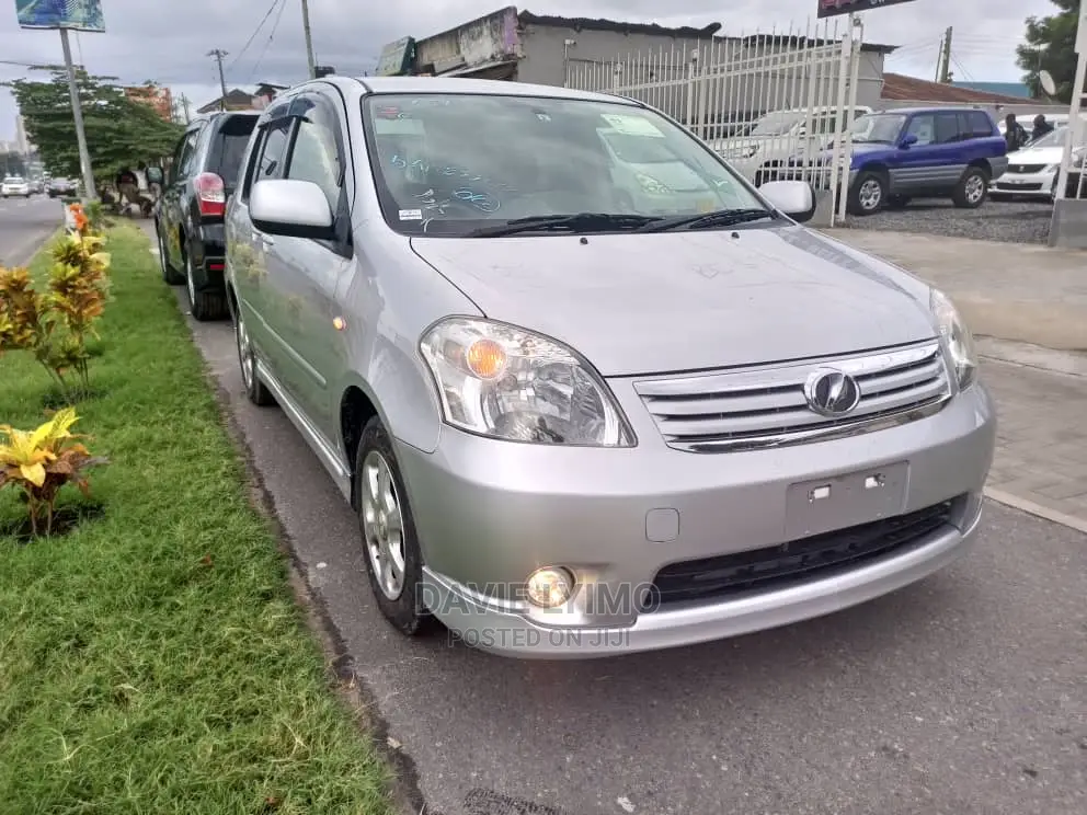 Toyota Raum 2007 Silver