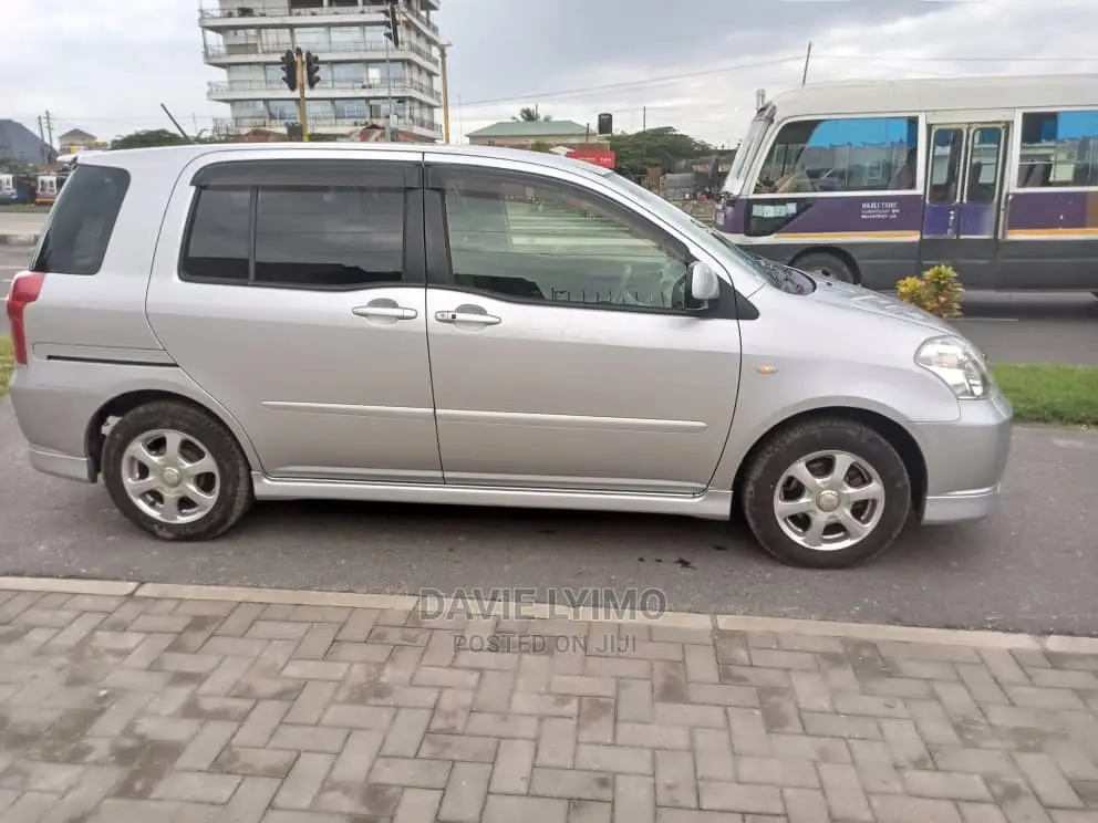 Toyota Raum 2007 Silver