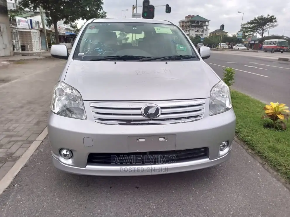 Toyota Raum 2007 Silver