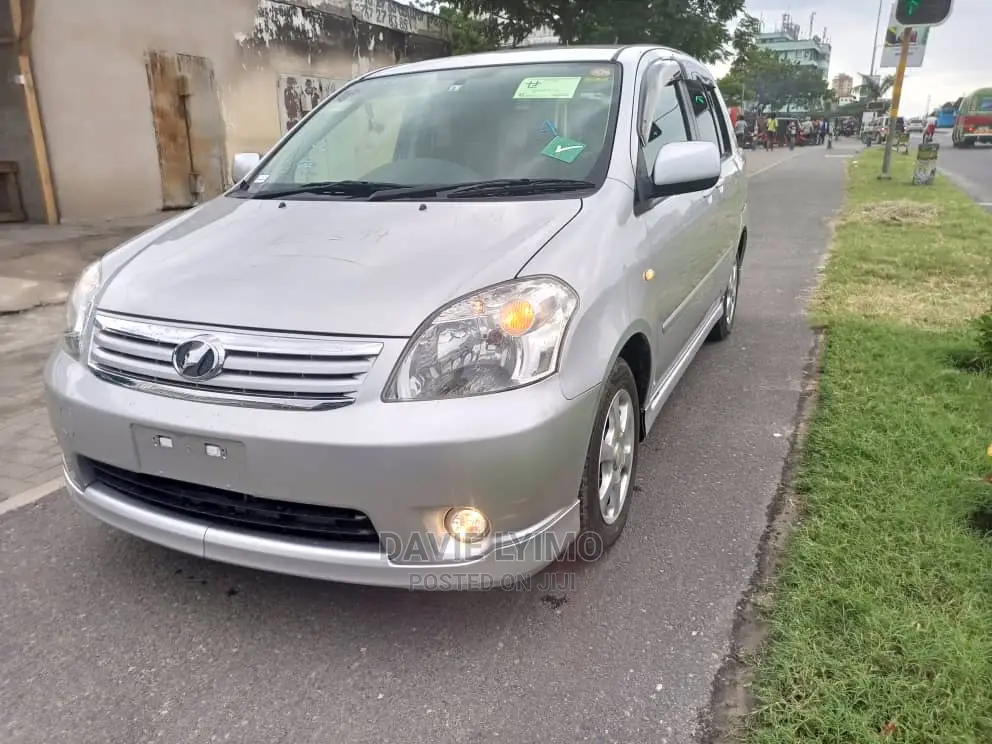 Toyota Raum 2007 Silver