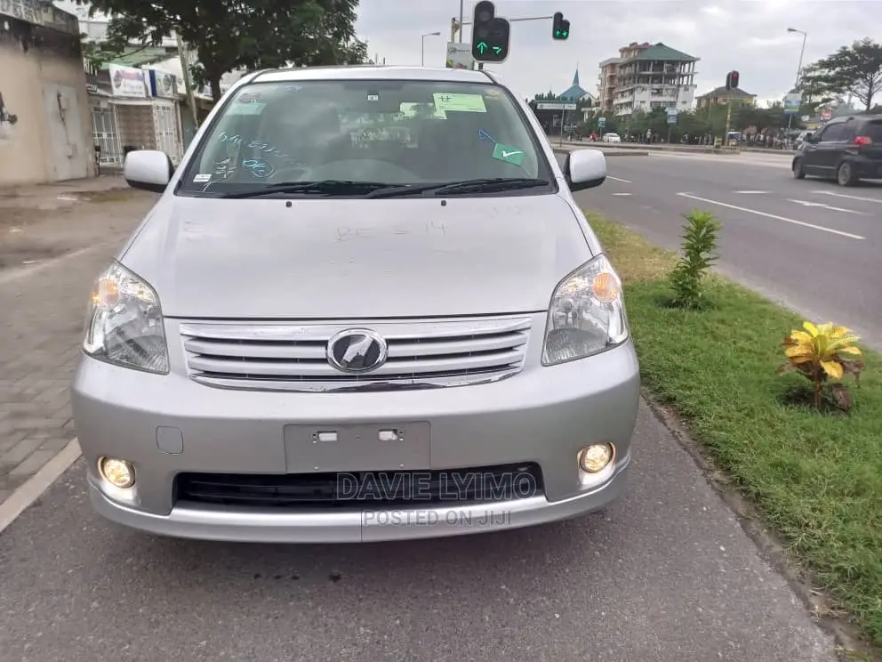 Toyota Raum 2007 Silver