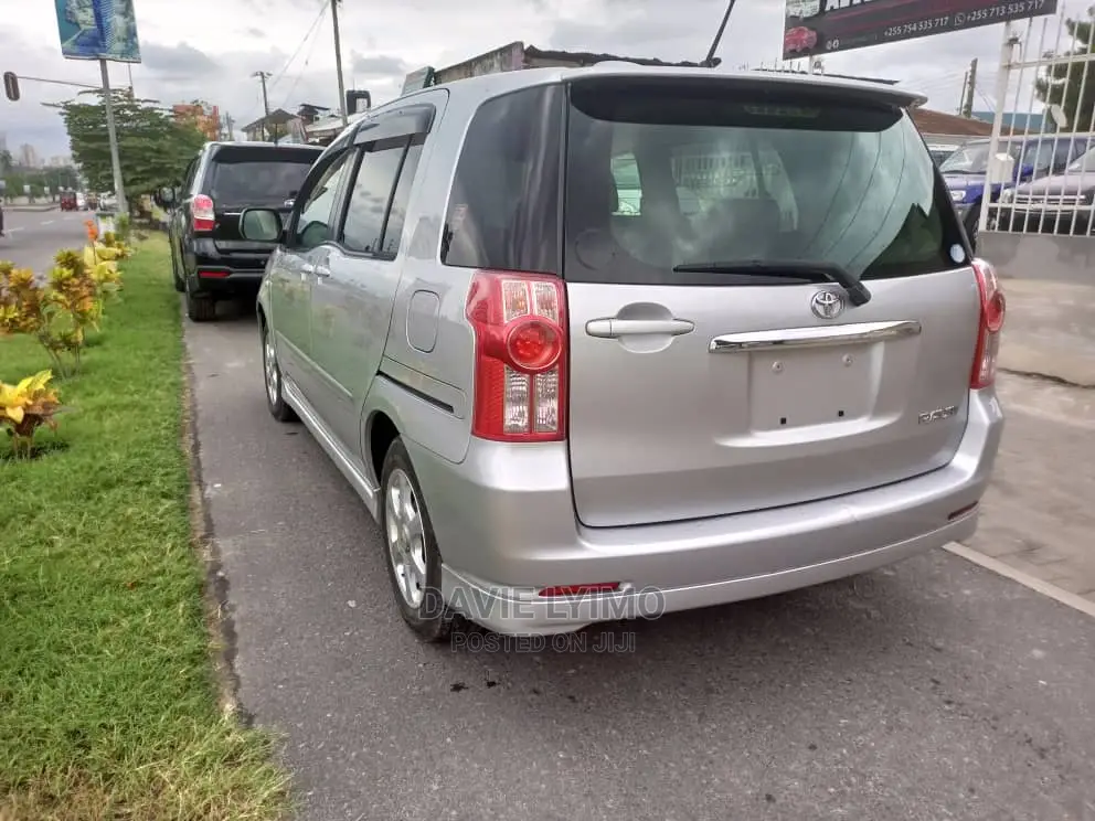 Toyota Raum 2007 Silver