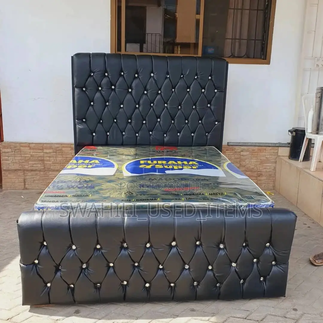 Kitanda Na Godoro 5x6
