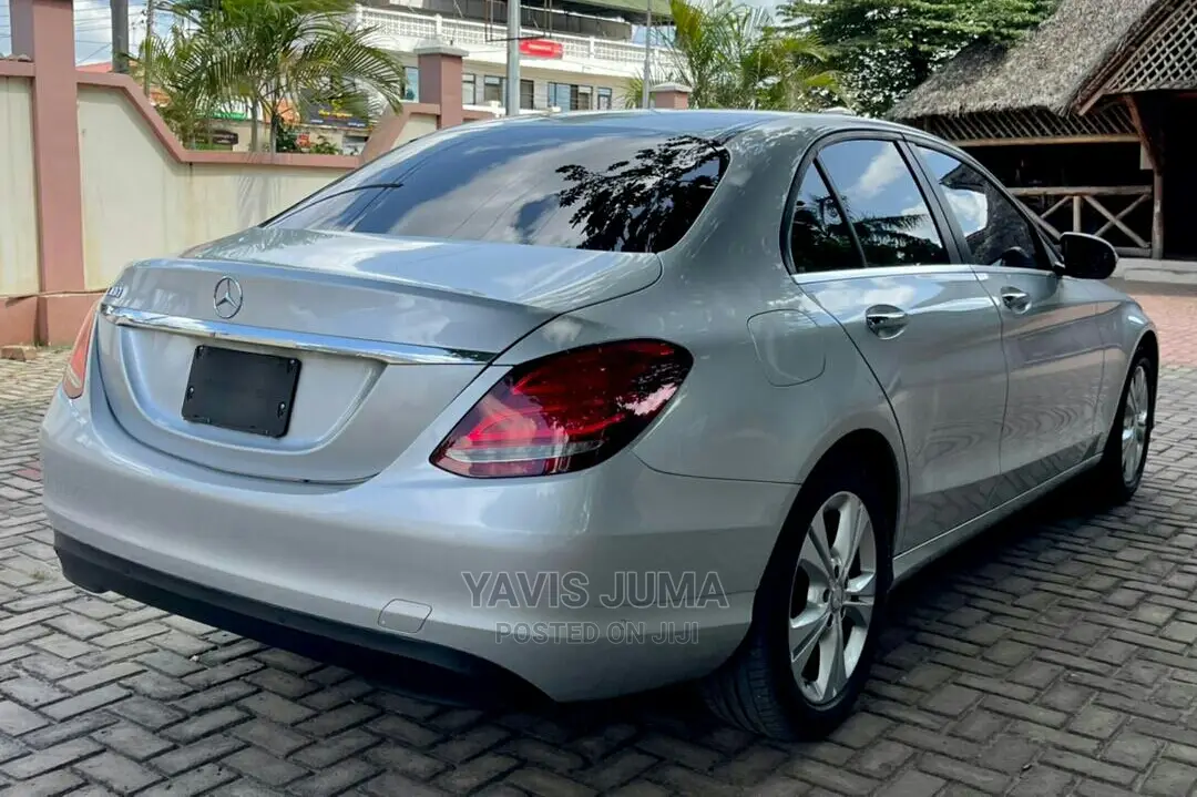 Mercedes-Benz C180 2014 Silver