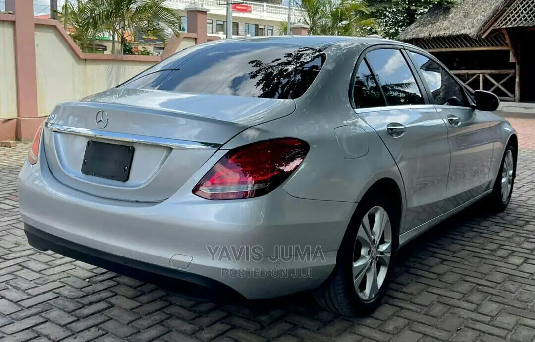 Mercedes-Benz C180 2014 Silver