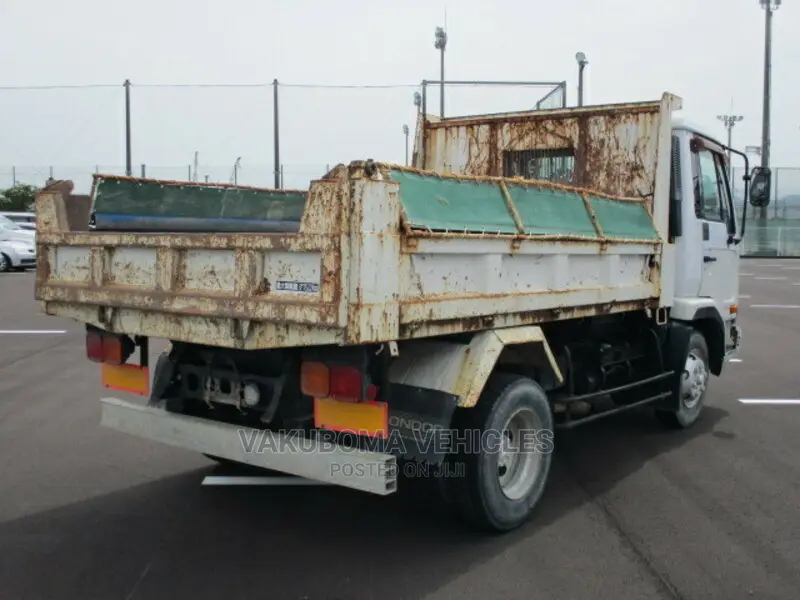 Nissan Condor Truck