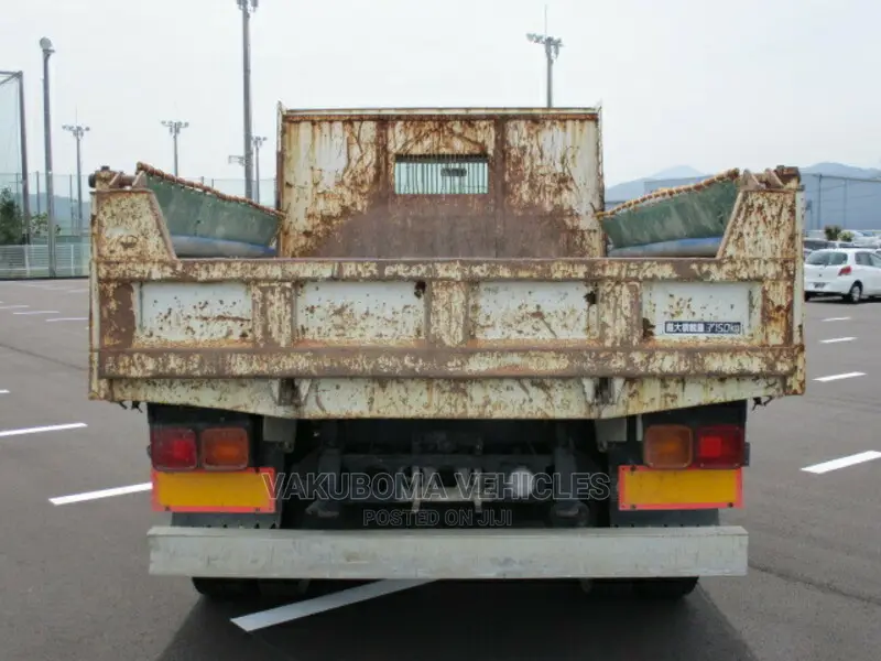 Nissan Condor Truck