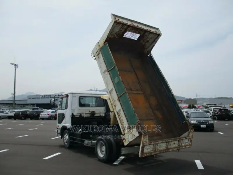 Nissan Condor Truck