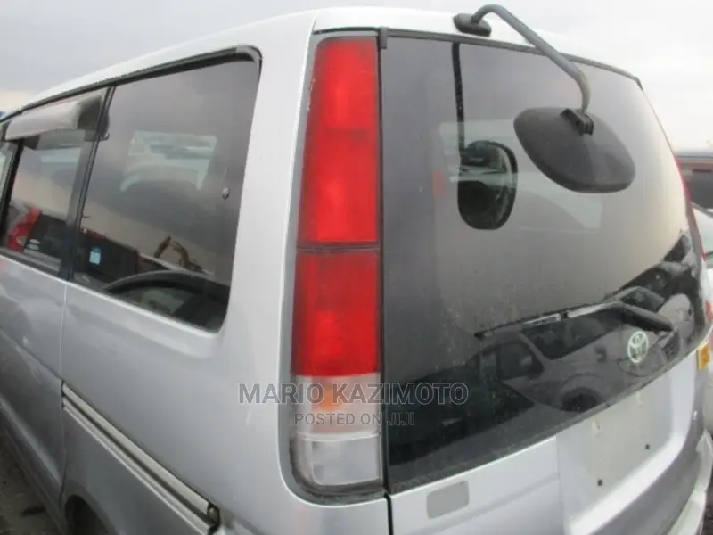 Toyota Noah 2.0 FWD (8 Seater) 2001 Silver