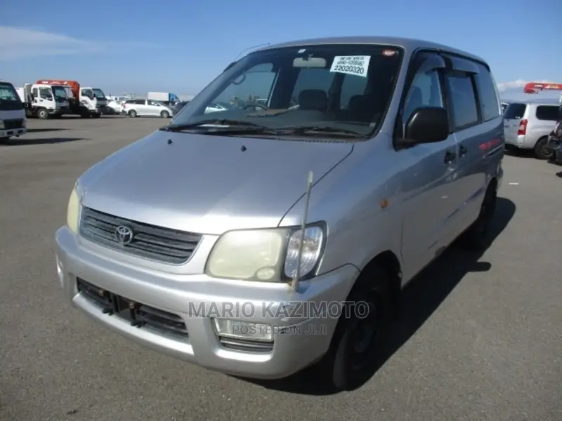 Toyota Noah 2.0 FWD (8 Seater) 2001 Silver