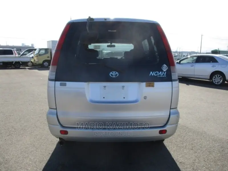 Toyota Noah 2.0 FWD (8 Seater) 2001 Silver