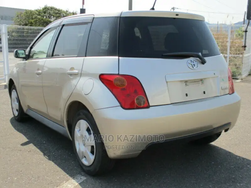 Toyota IST 2004 Gold