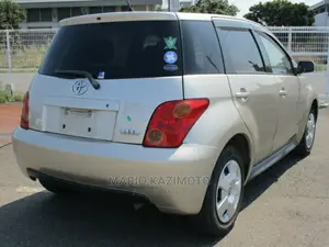 Toyota IST 2004 Gold