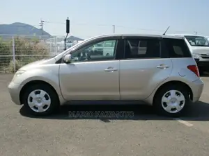 Toyota IST 2004 Gold