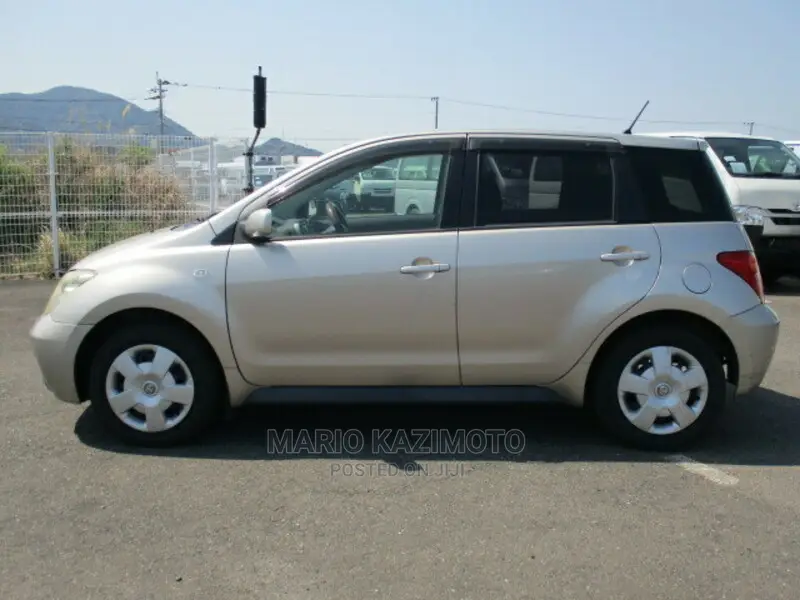 Toyota IST 2004 Gold