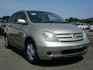 Toyota IST 2004 Gold